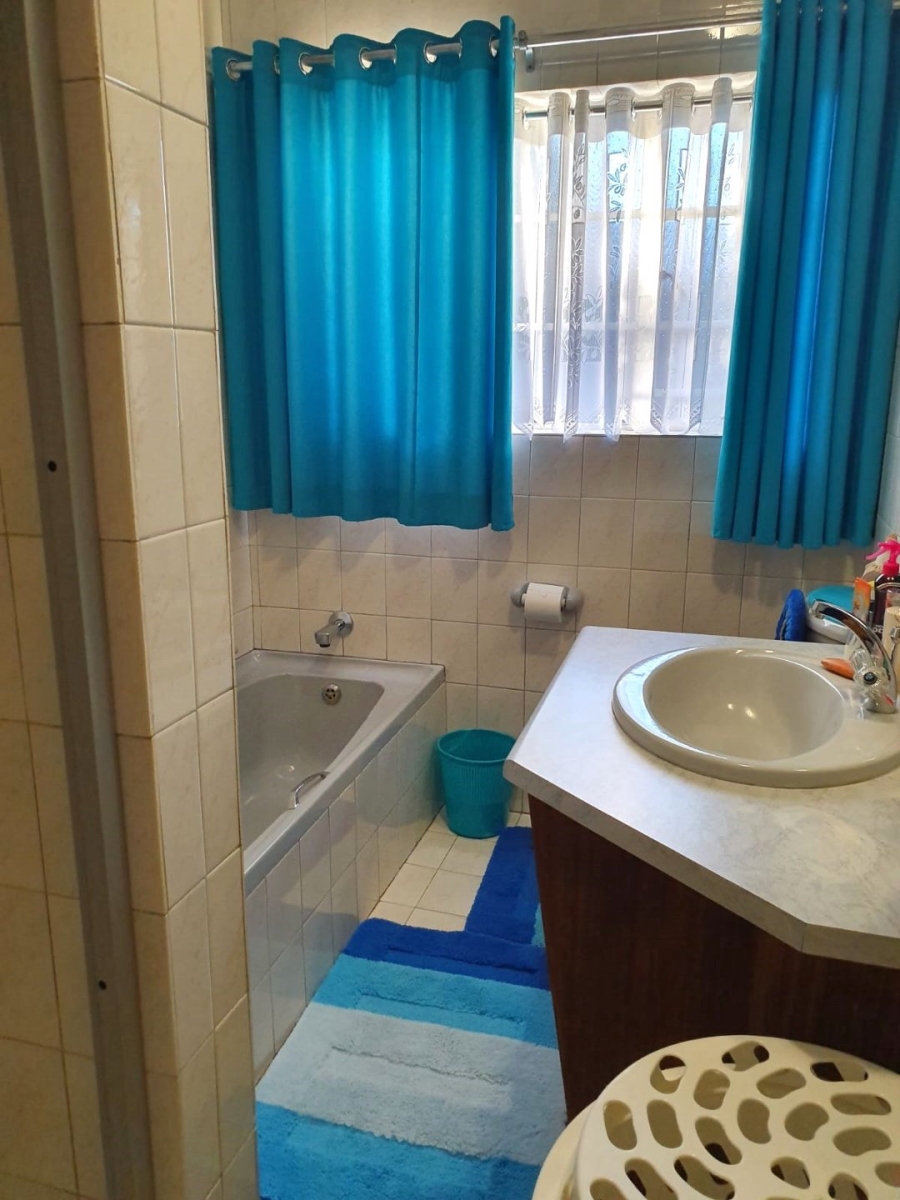 6 Bedroom Property for Sale in Flimieda North West